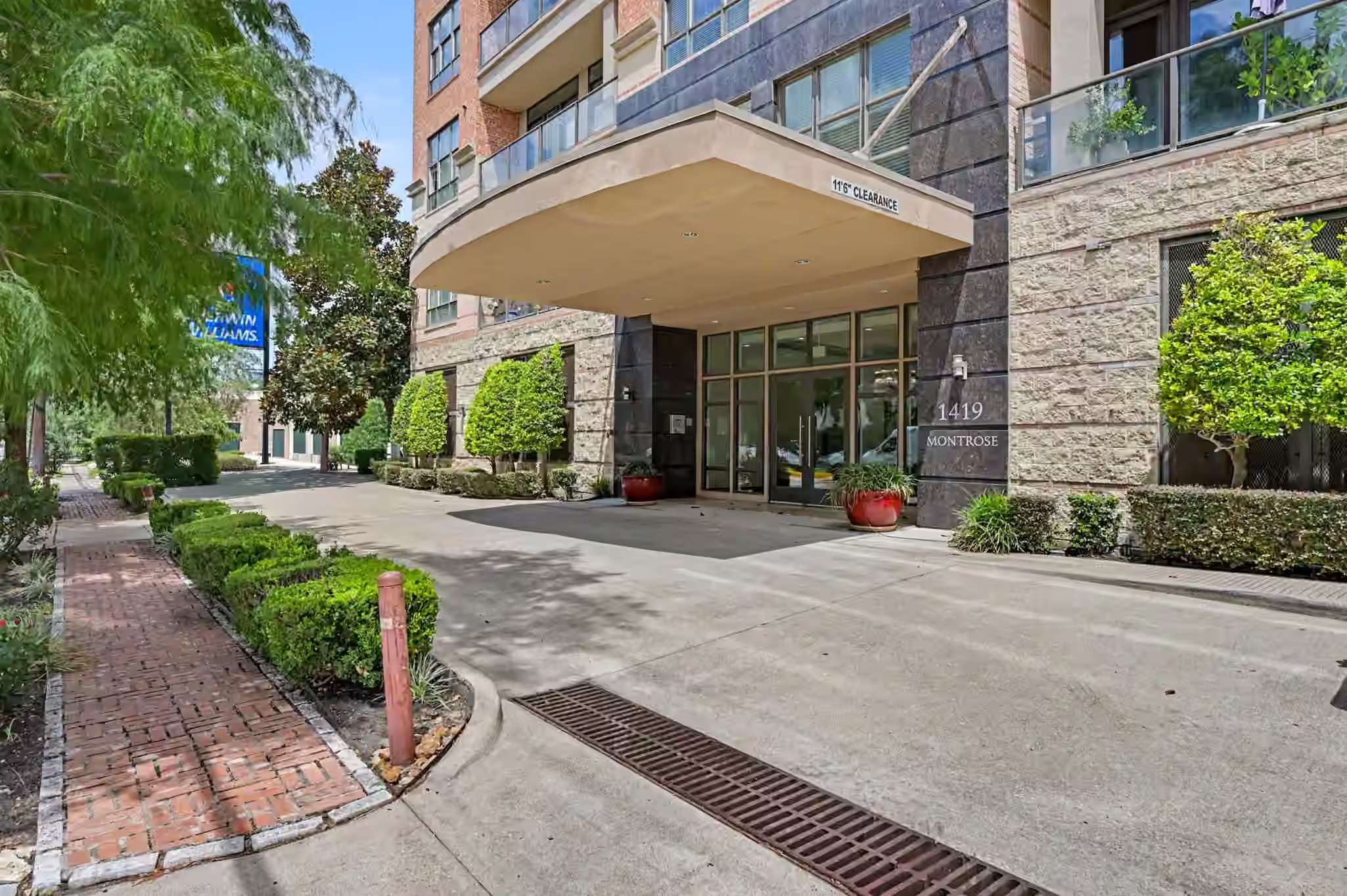 Photo 3 of 1419 Montrose Boulevard 702, Houston, TX