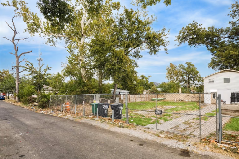 Photo 4 of 7014 & 7018 Finn Street, Houston, TX