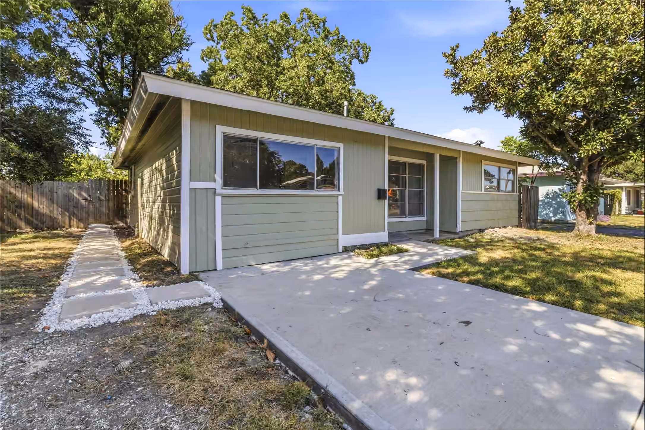 Photo 2 of 2811 Morningside Lane, Pasadena, TX