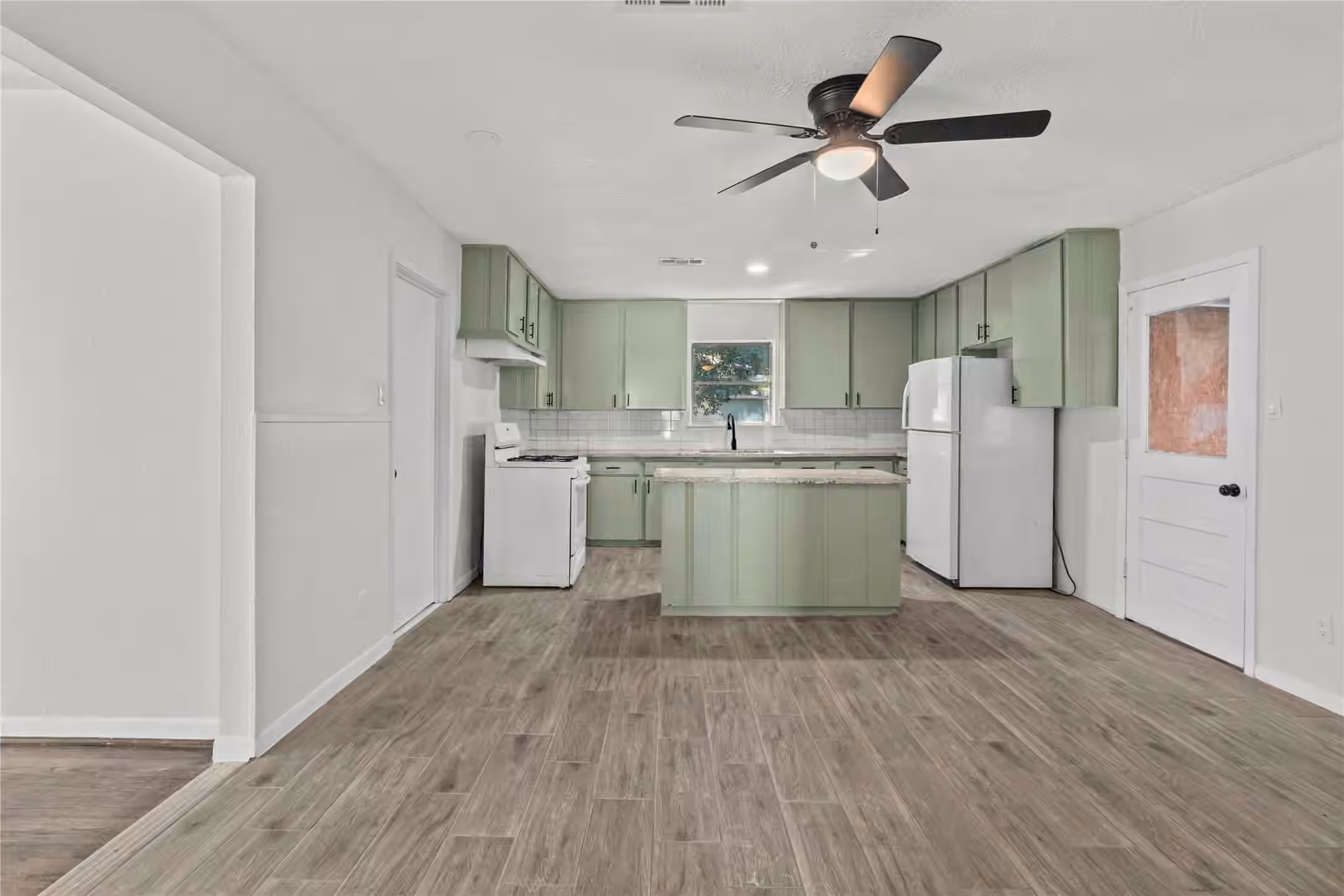Photo 5 of 2811 Morningside Lane, Pasadena, TX