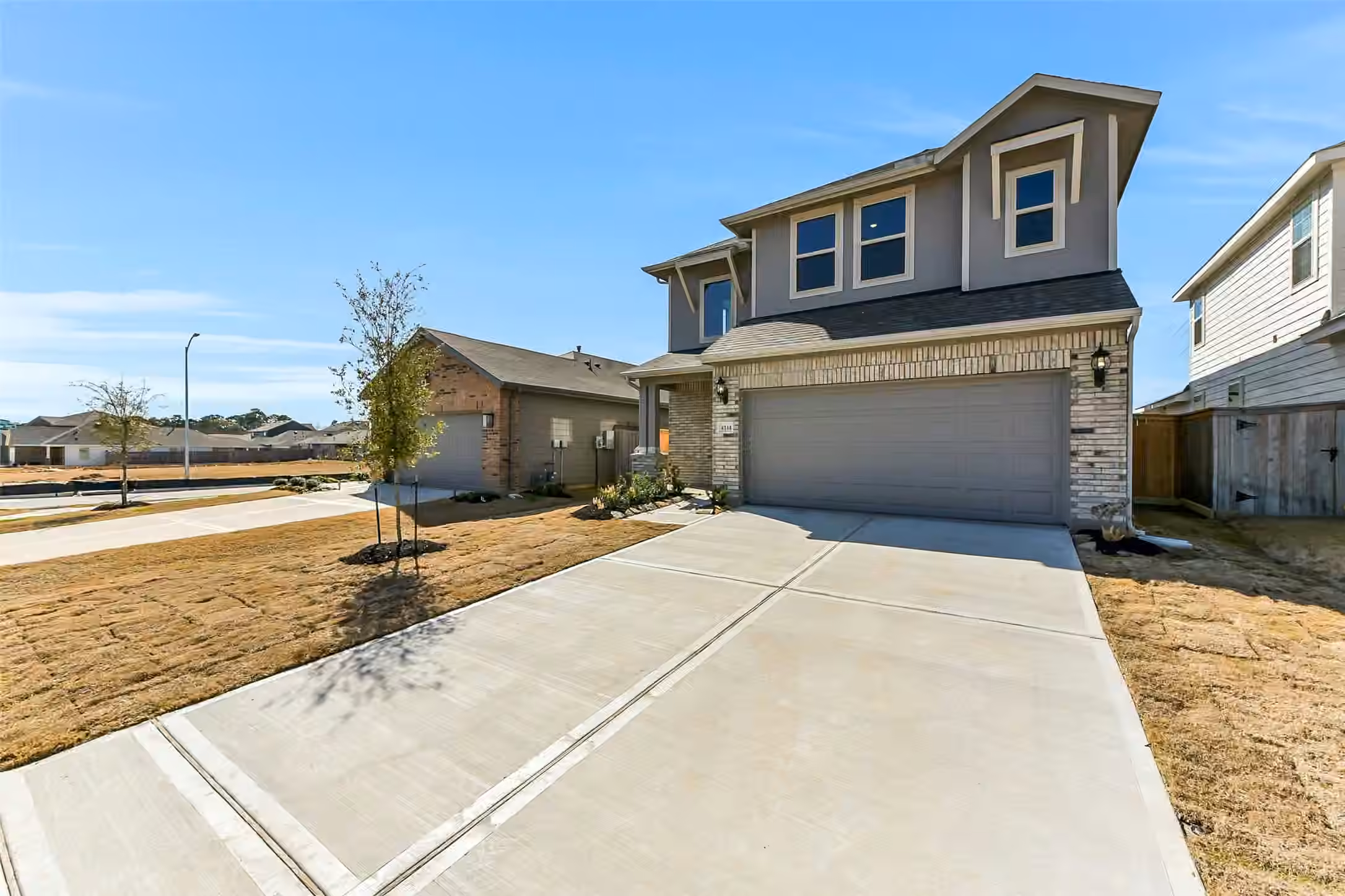 Photo 3 of 4214 Red Cedar Ring Lane, Pinehurst, TX