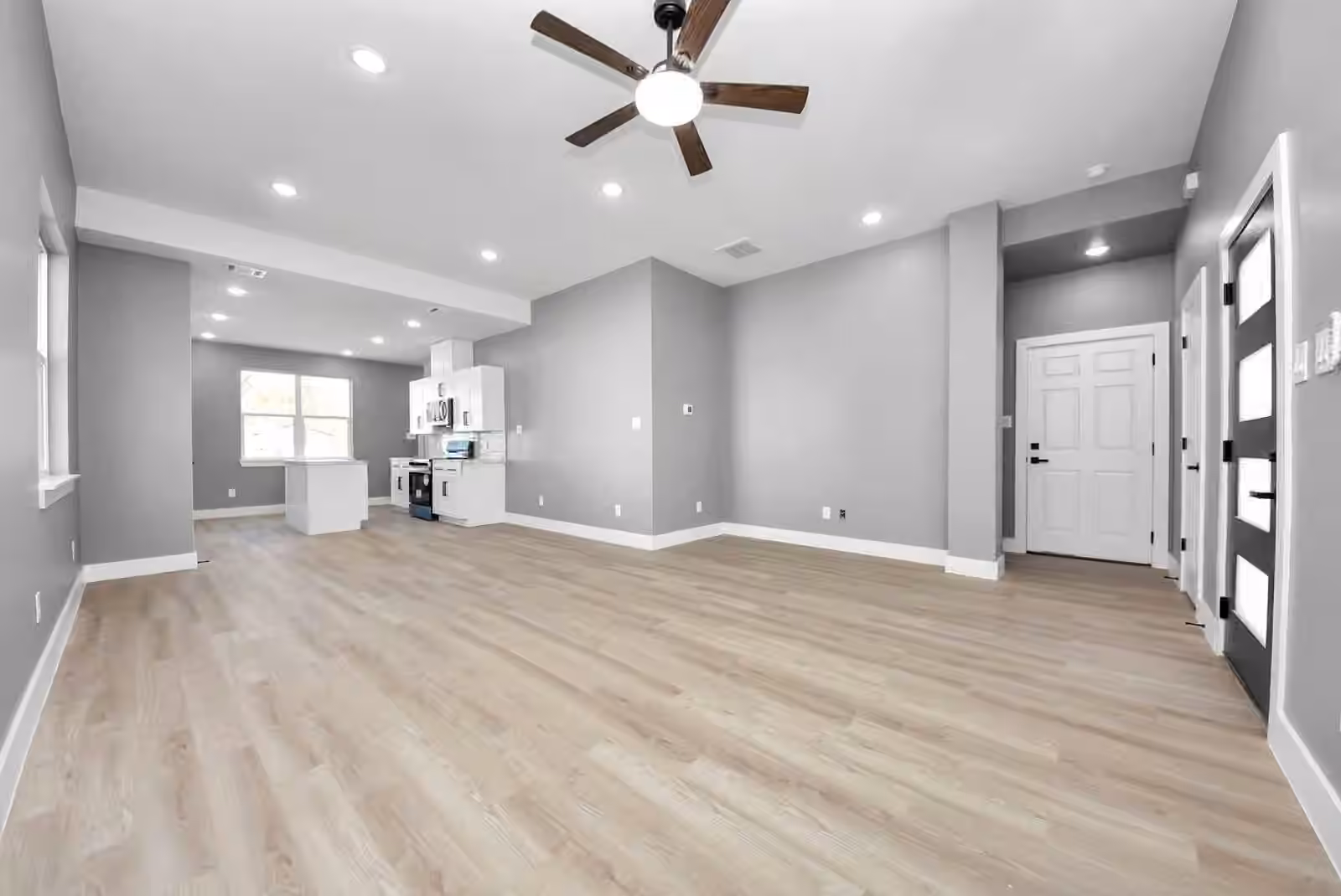 Photo 4 of 17121 Spindle Oaks Drive, Conroe, TX