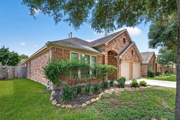 Photo 5 of 5606 Walnut Glen Lane, Rosenberg, TX