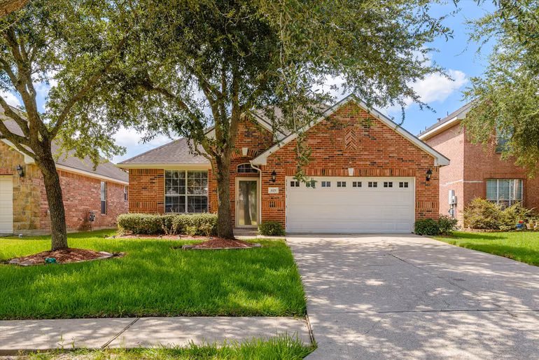Photo of 625 Laurelmist Lane, La Marque, TX 77568