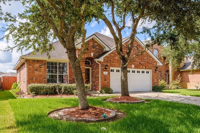 Photo 2 of 625 Laurelmist Lane, La Marque, TX
