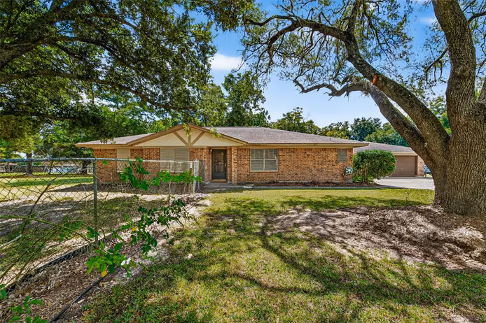 Photo 3 of 12021 7th 1/2 Street, Santa Fe, TX