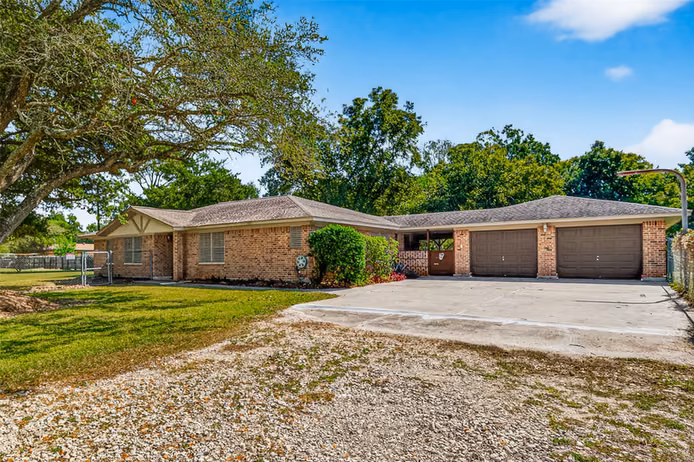 Photo 5 of 12021 7th 1/2 Street, Santa Fe, TX