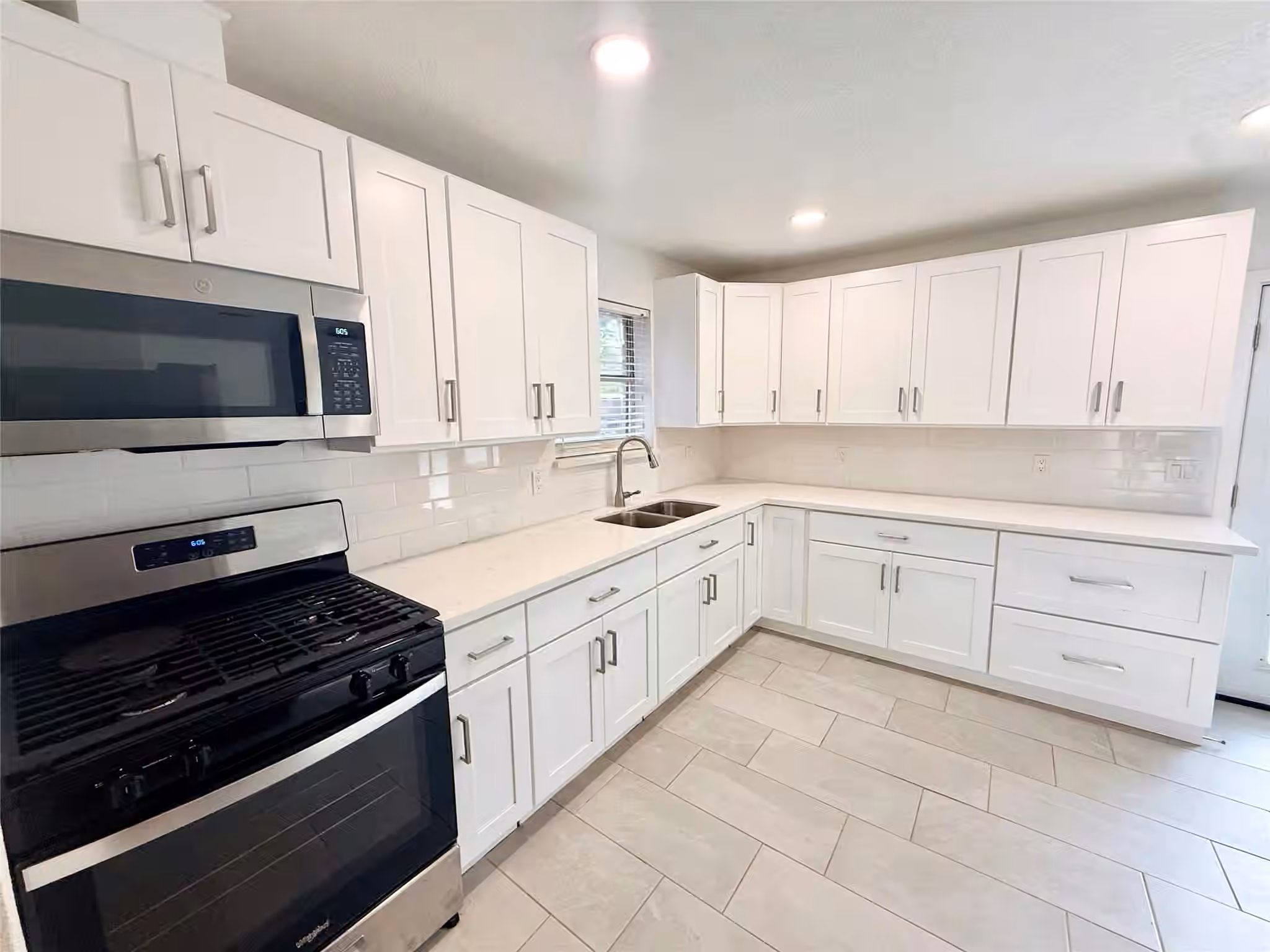 Photo 3 of 1310 Valley Drive, Angleton, TX