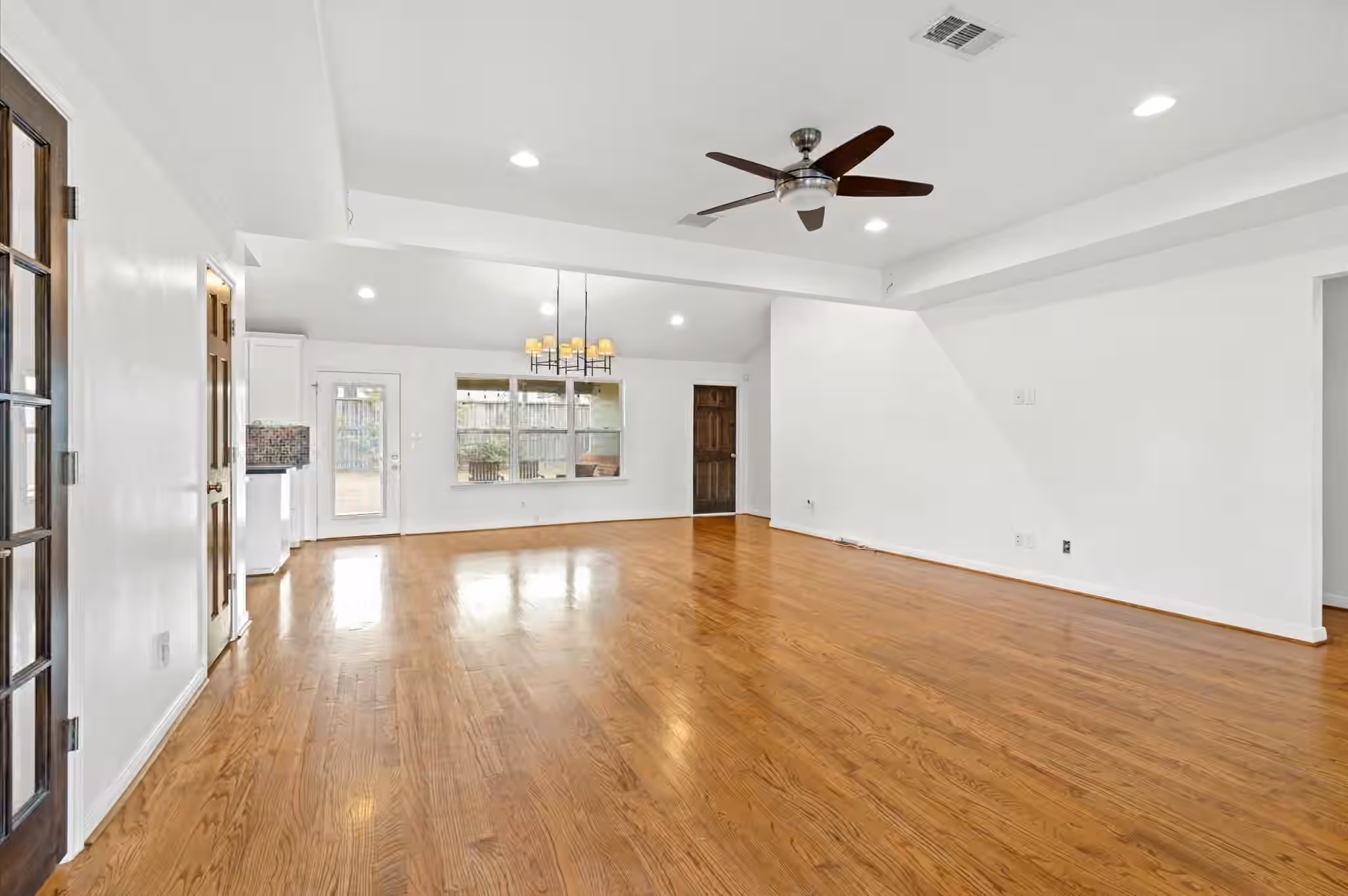 Photo 4 of 1526 Adkins Road, Houston, TX