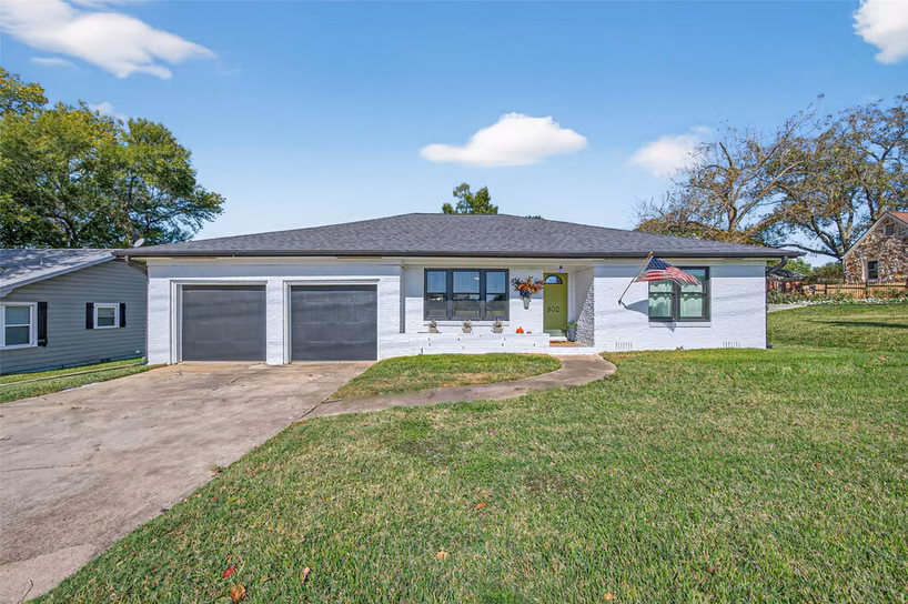 Photo of 302 W Stone Street, Brenham, TX