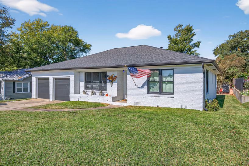 Photo 3 of 302 W Stone Street, Brenham, TX