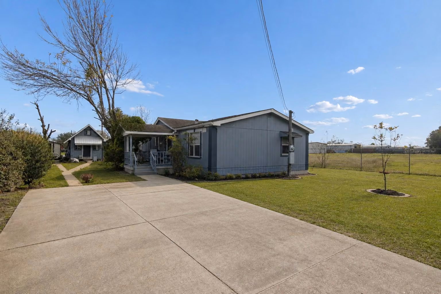 Photo of 2716 Southmore Avenue E, Pasadena, TX 77502
