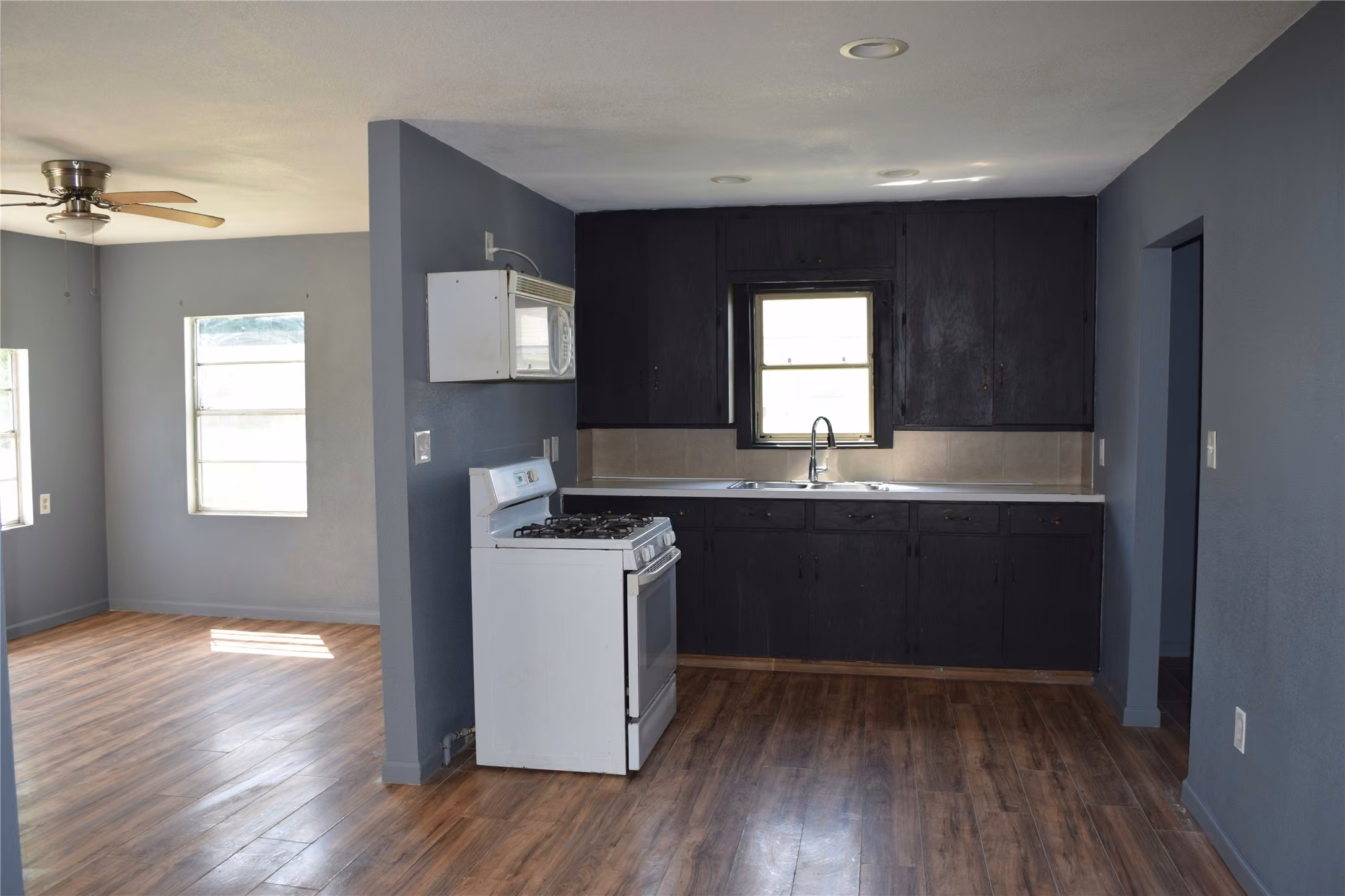 Photo 4 of 507 Peach Street, Sweeny, TX