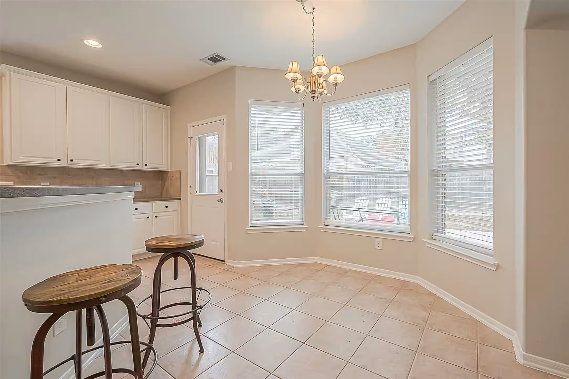 Photo 5 of 4202 Stone Oak Court, Missouri City, TX