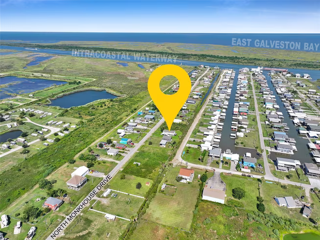 Photo 5 of 1120 N Monkhouse Drive, Crystal Beach, TX