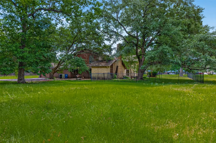 Photo 2 of 219 Cardinal Drive, Liberty, TX