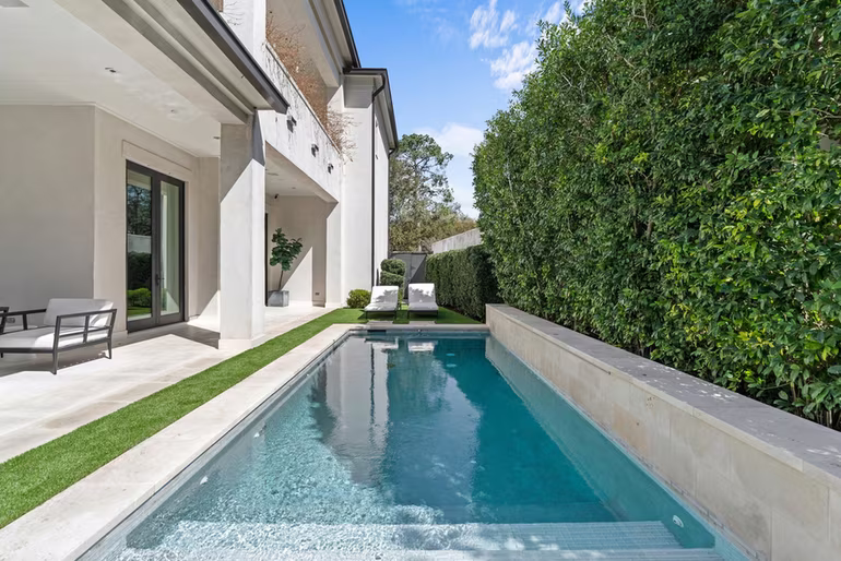 Photo 4 of 2810 Westgrove Lane, Houston, TX