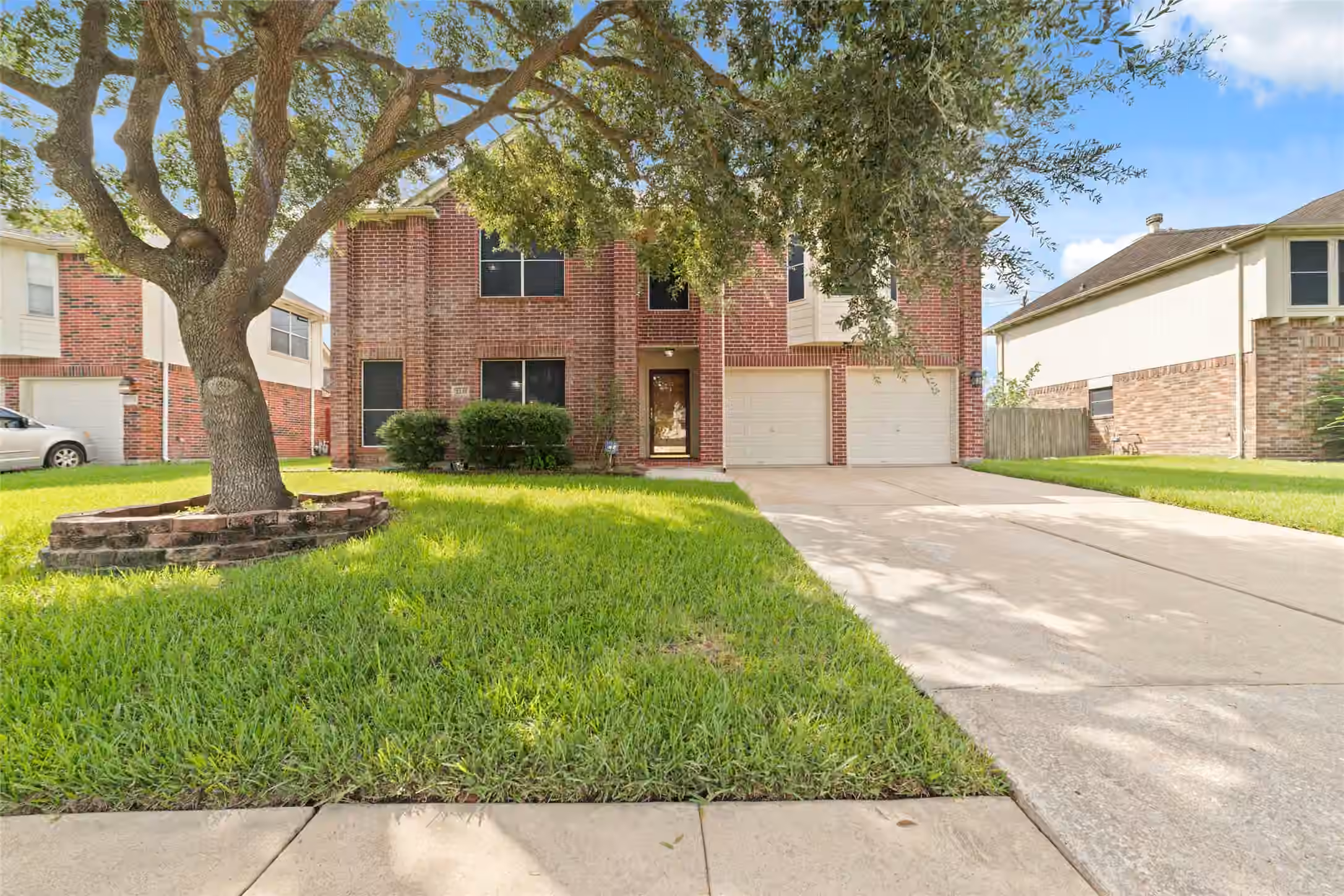 Photo 2 of 2235 Heatherwood Drive, Missouri City, TX