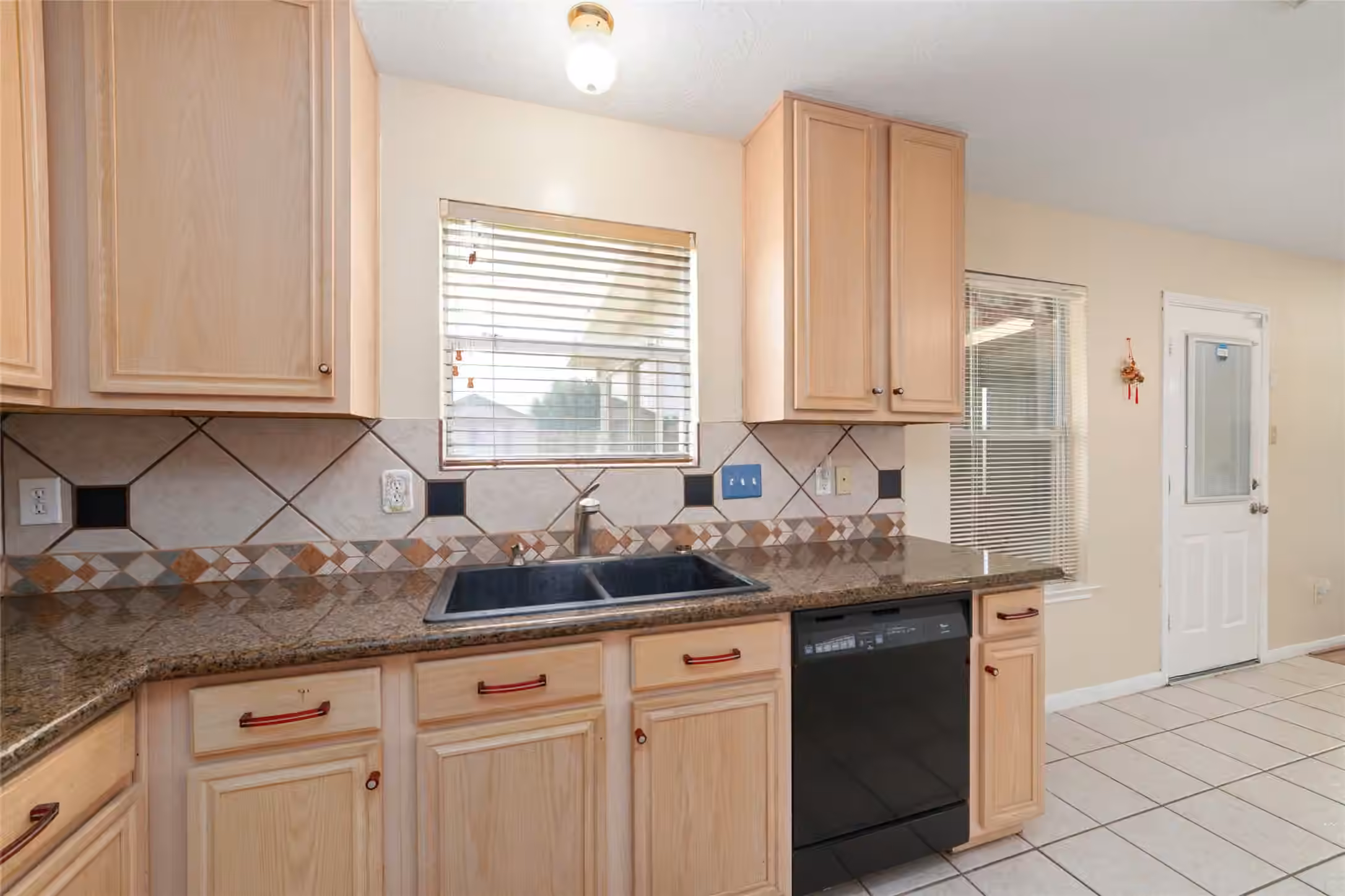 Photo 5 of 2235 Heatherwood Drive, Missouri City, TX