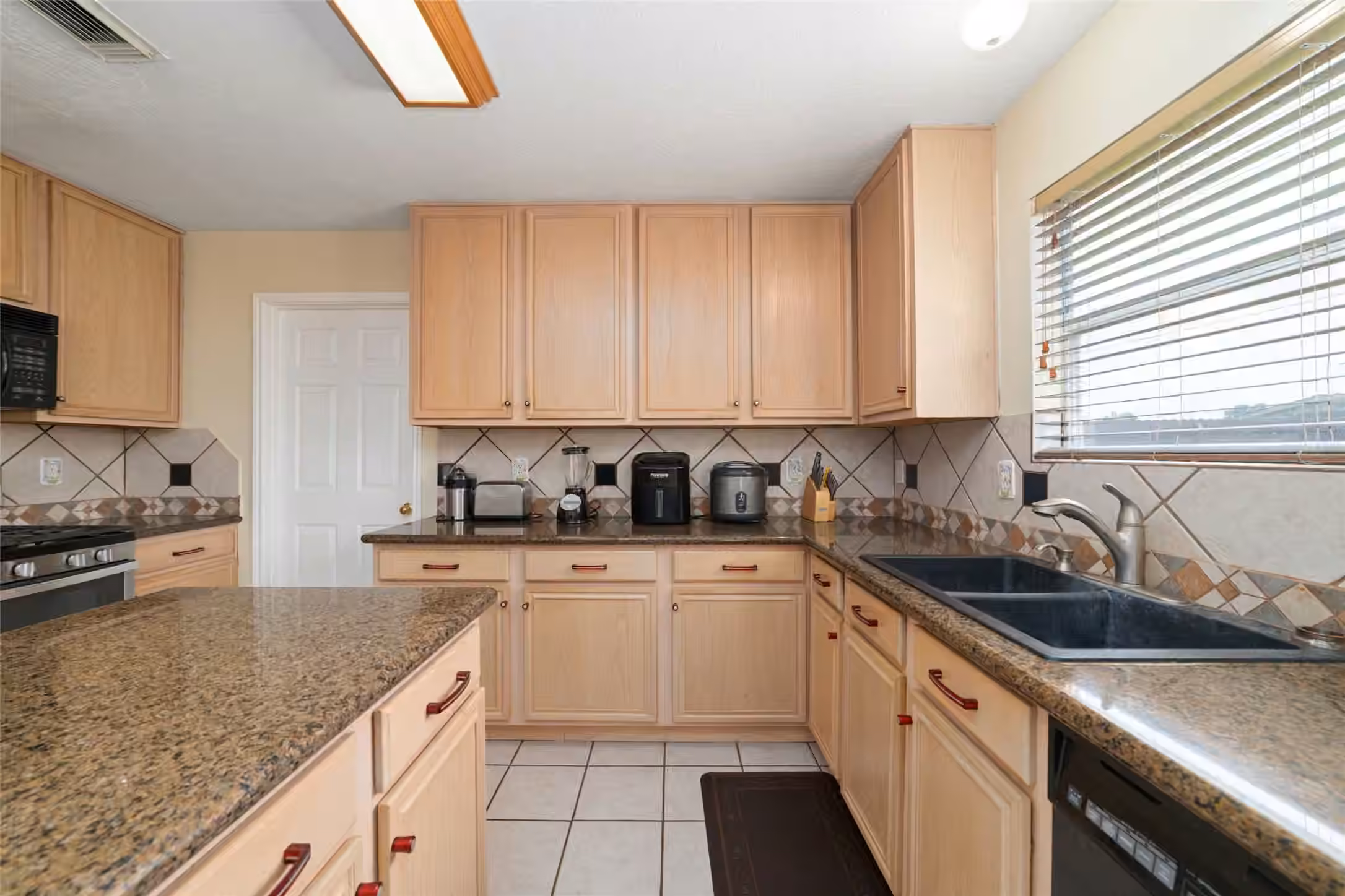 Photo 6 of 2235 Heatherwood Drive, Missouri City, TX