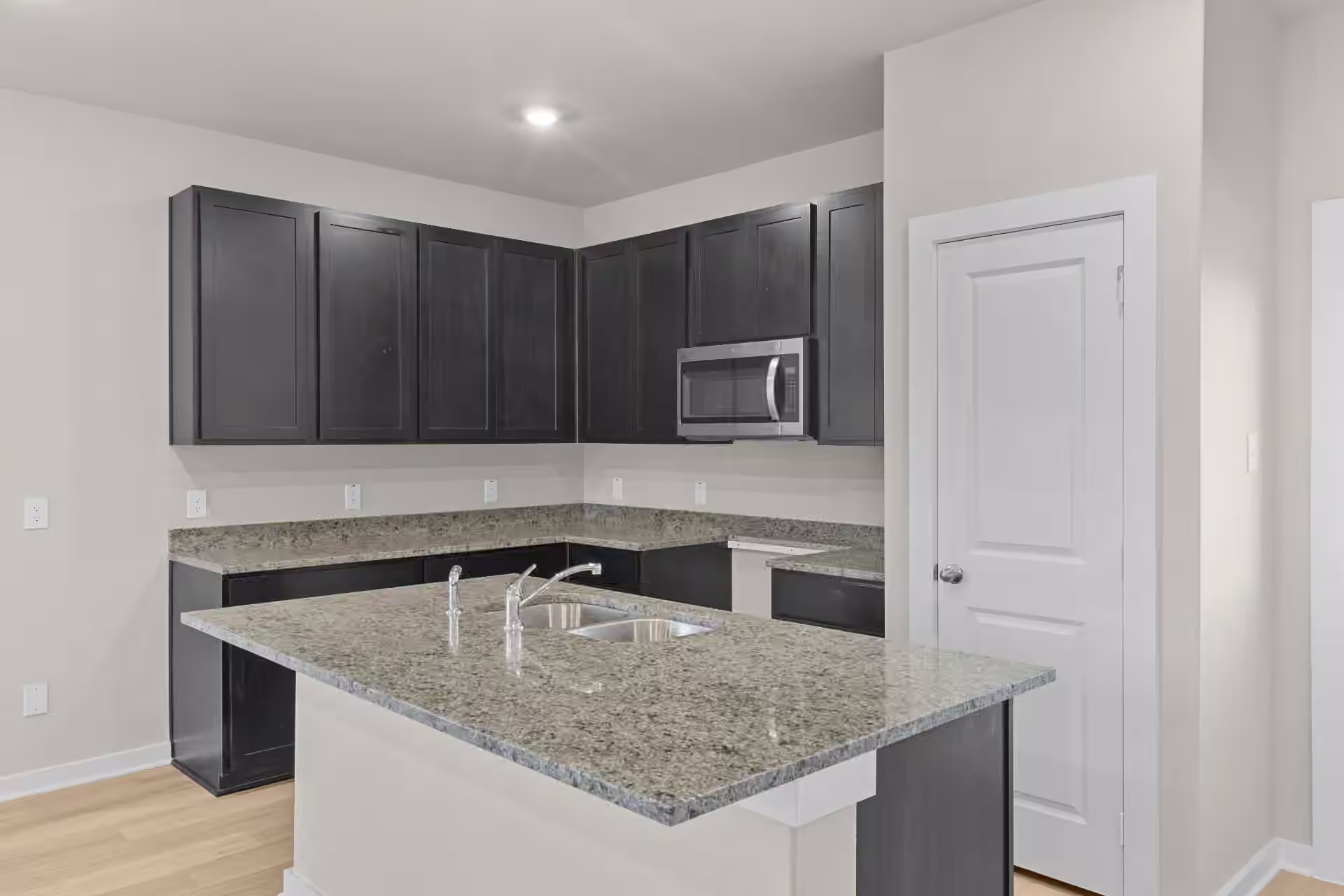 Photo 4 of 2938 Wind Cave Lane, Rosharon, TX