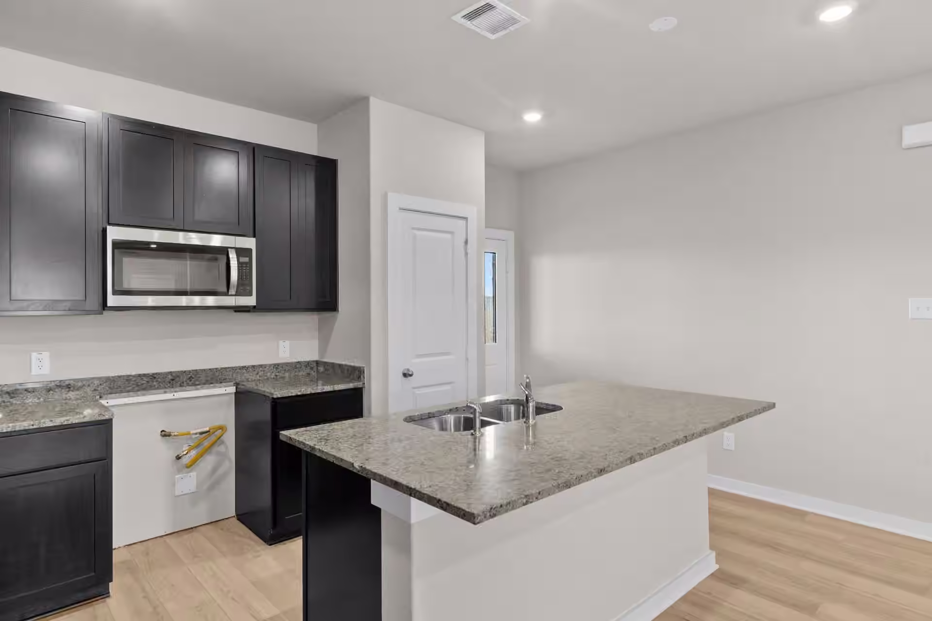 Photo 5 of 2938 Wind Cave Lane, Rosharon, TX