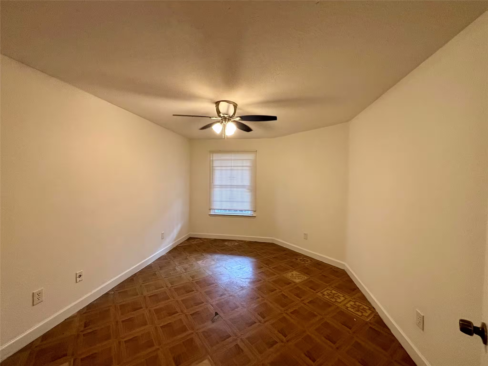 Photo 4 of 8287 Creekbend Drive 8287, Houston, TX