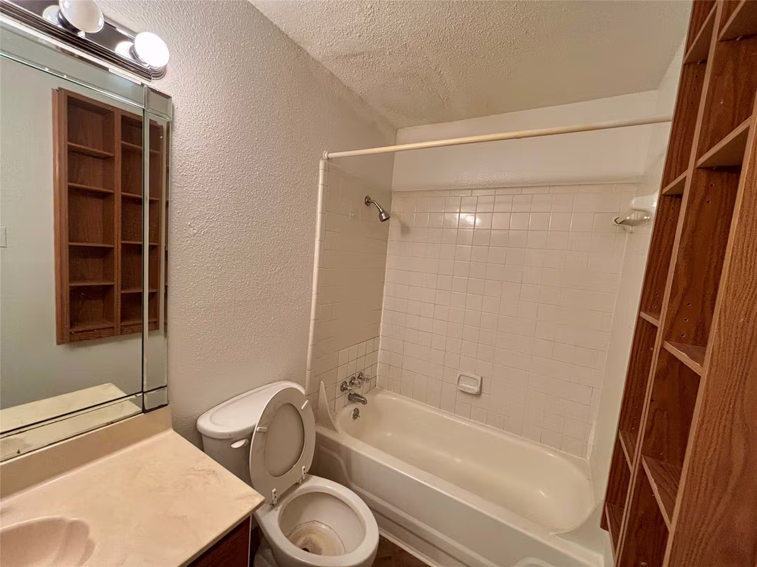 Photo 5 of 8287 Creekbend Drive 8287, Houston, TX