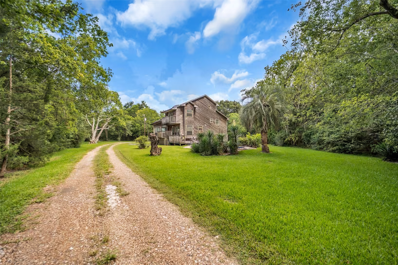 Photo 4 of 1355 County Road 145, Alvin, TX