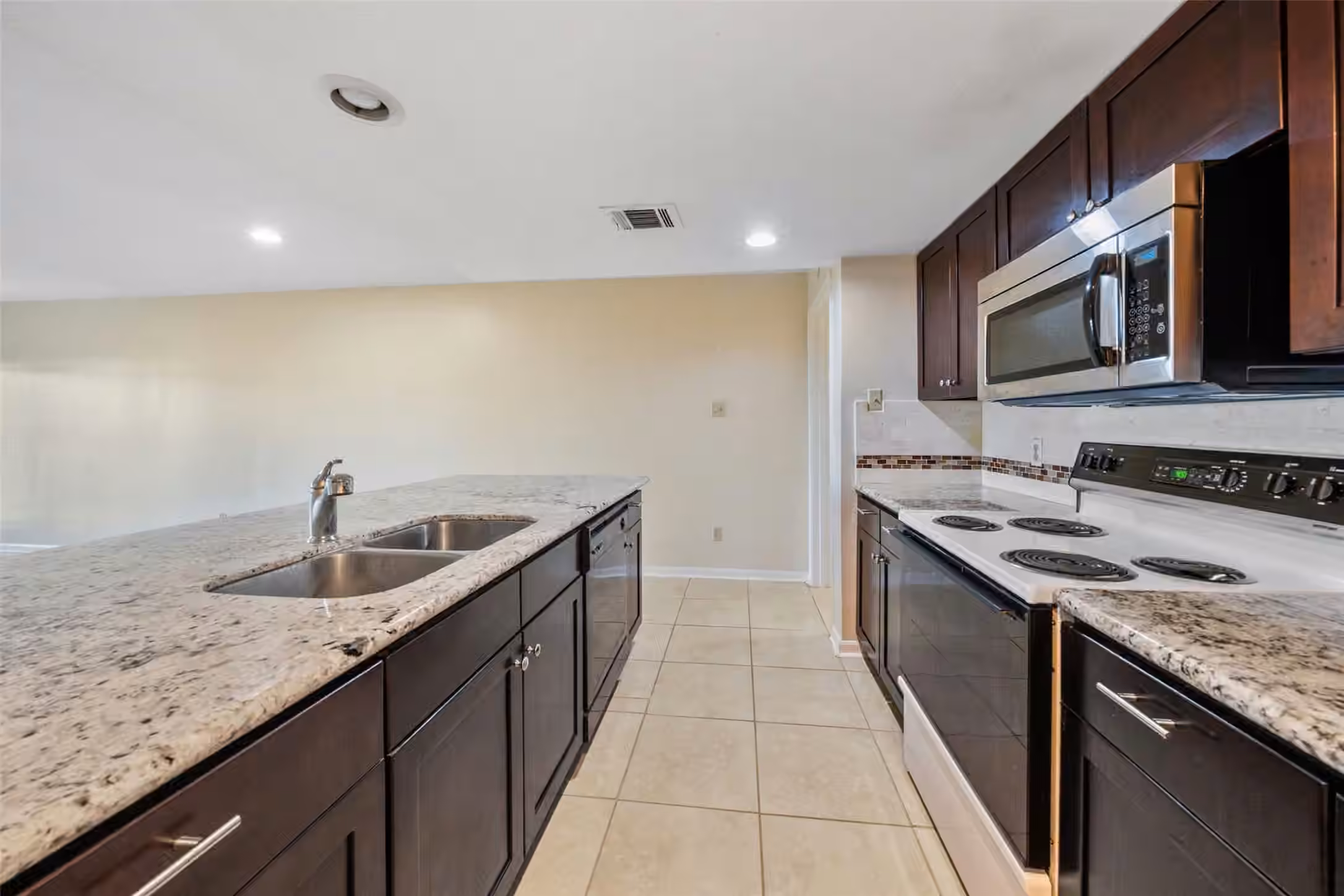Photo 6 of 15575 Marina Drive 123A, Conroe, TX