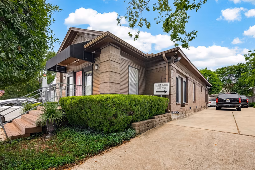 Photo 4 of 1204 W Gray Street, Houston, TX