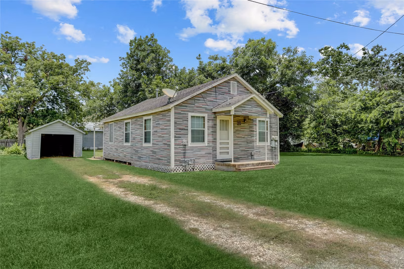 Photo of 215 E Dahlgren Avenue, Wharton, TX