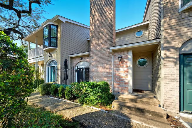 Photo 2 of 2220 Bering Drive 34, Houston, TX