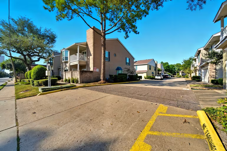 Photo 3 of 2220 Bering Drive 34, Houston, TX