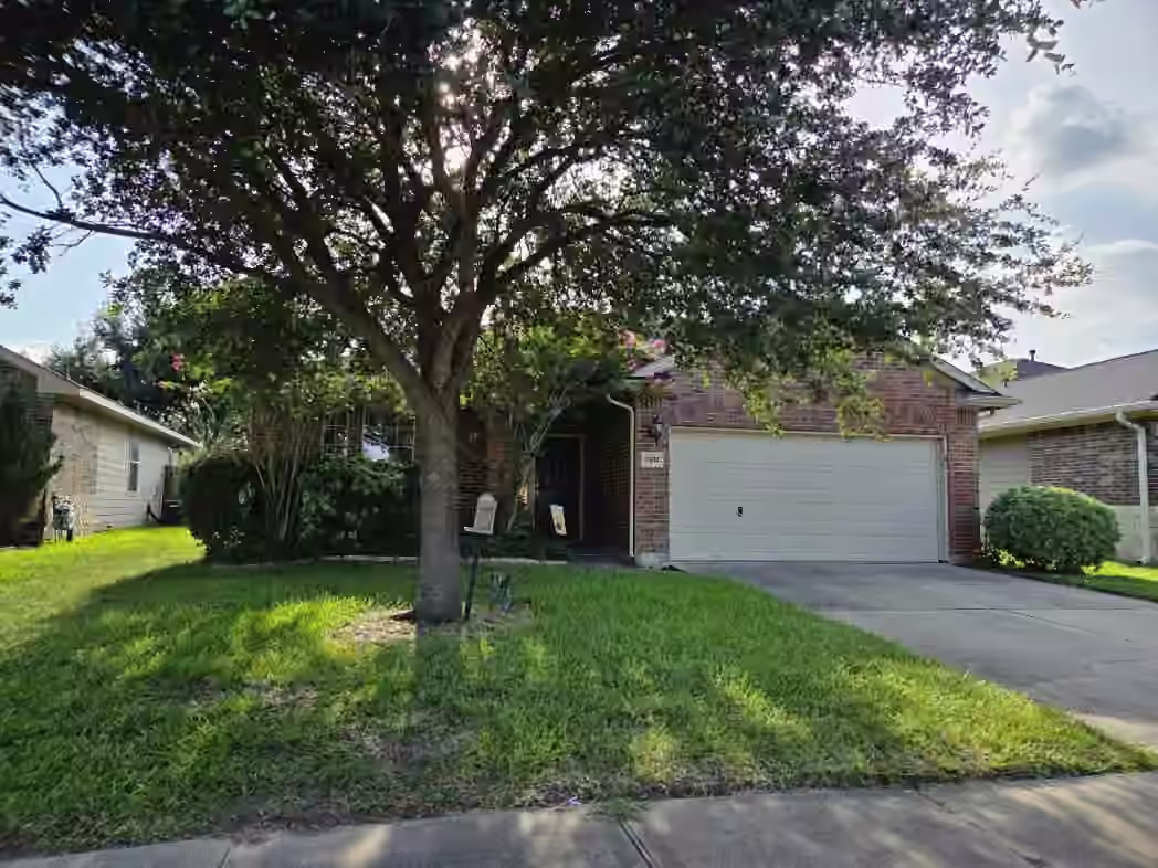 Photo 2 of 7402 Compass Rose Drive, Richmond, TX