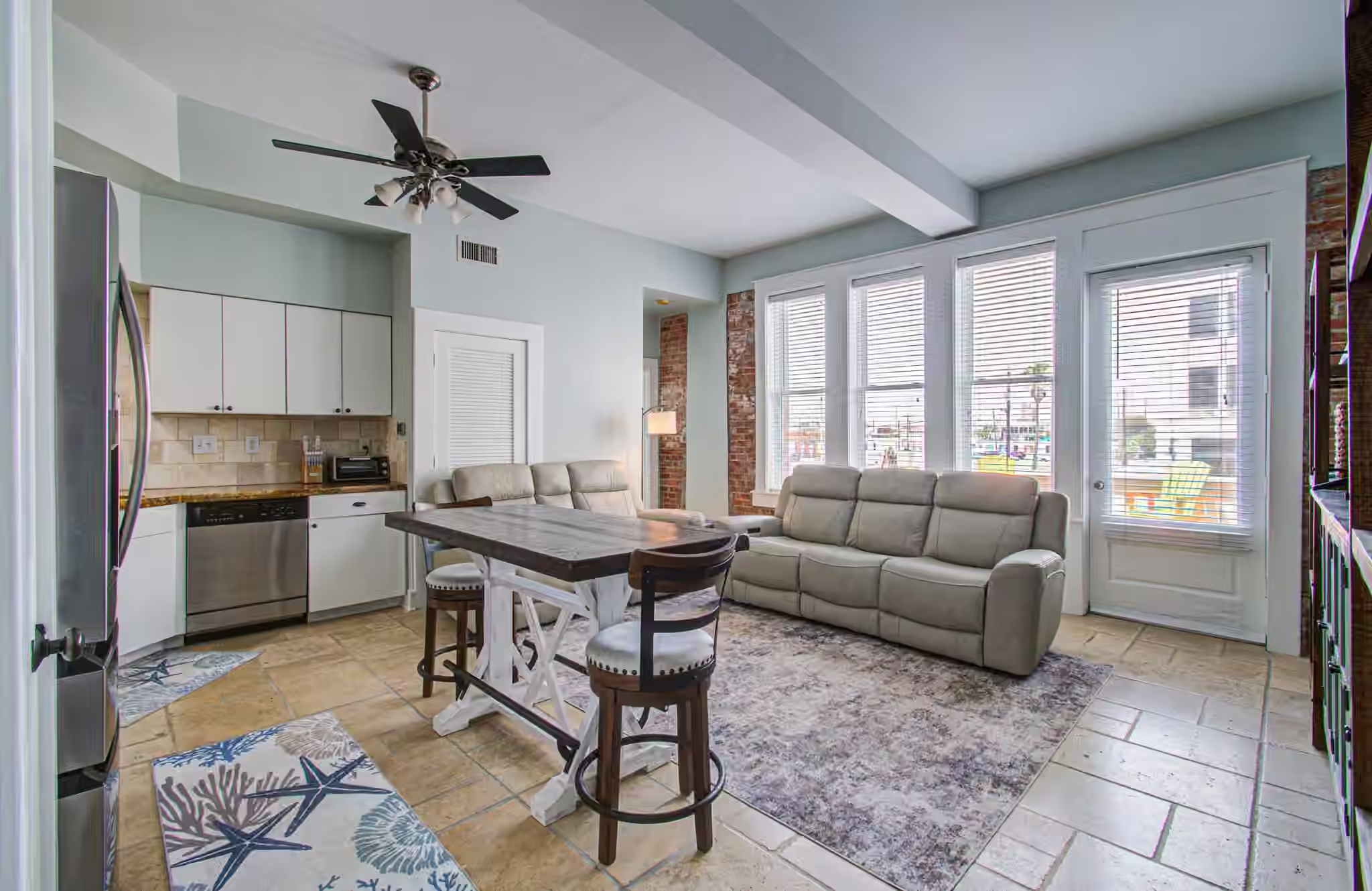 Photo 3 of 202 25th Street 202, Galveston, TX