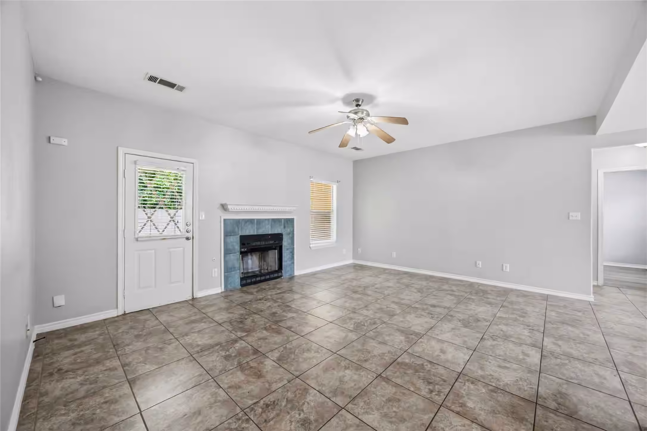 Photo 4 of 23619 Summer Pine Drive, Spring, TX