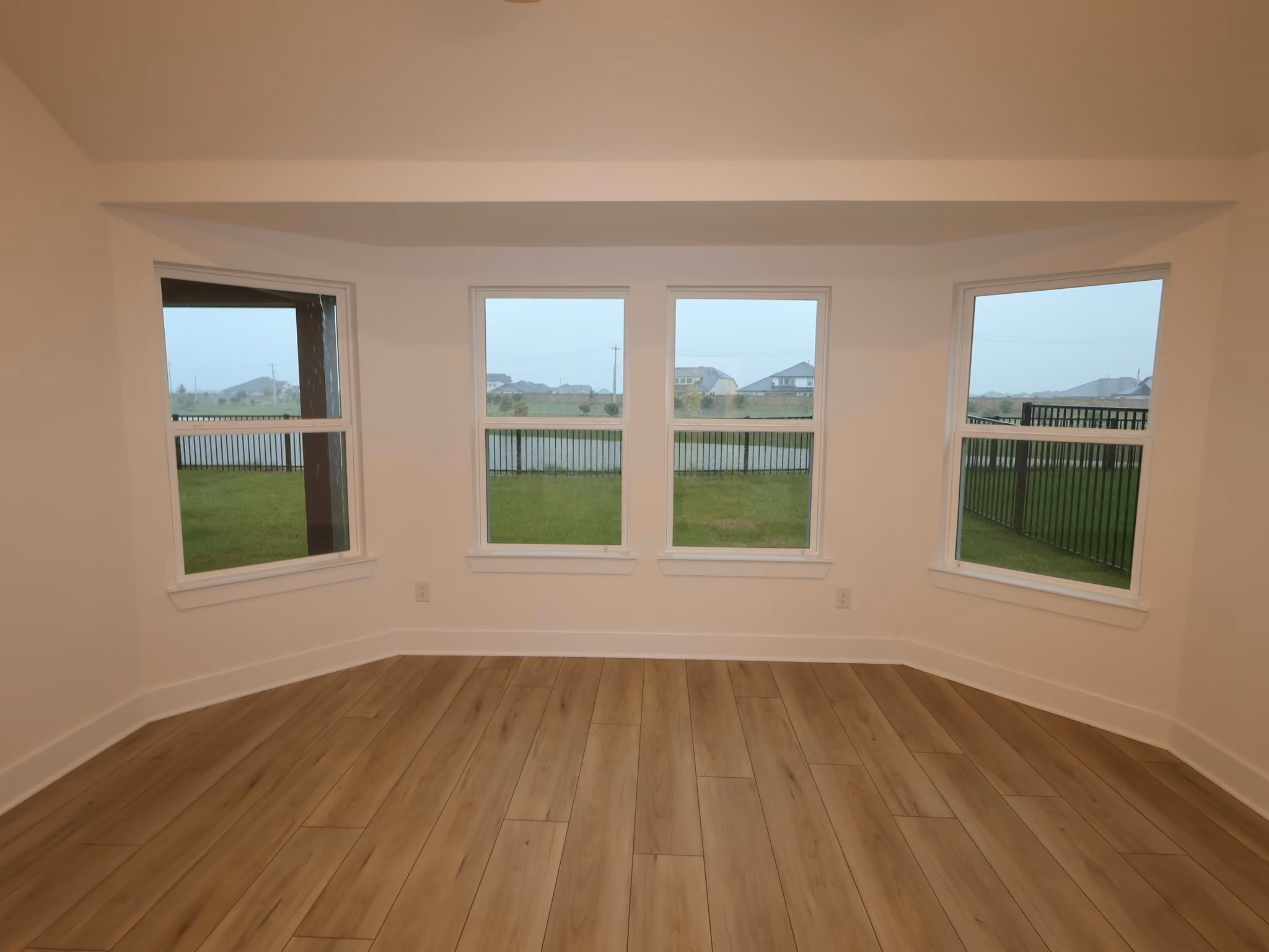 Photo 6 of 13925 Baikal Manor Drive, Santa Fe, TX