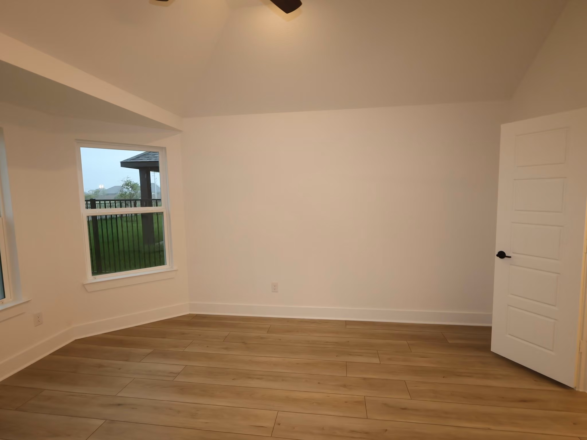 Photo 7 of 13925 Baikal Manor Drive, Santa Fe, TX