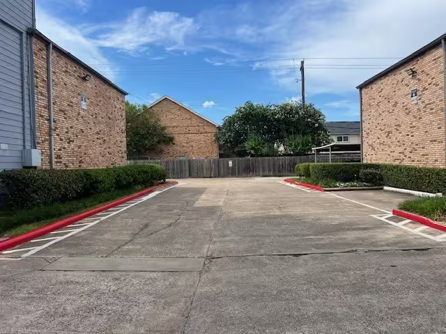Photo 2 of 6202 Skyline Drive 22, Houston, TX