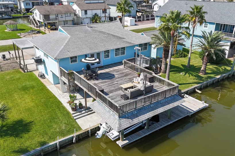 Photo of 276 Barracuda Street, Bayou Vista, TX