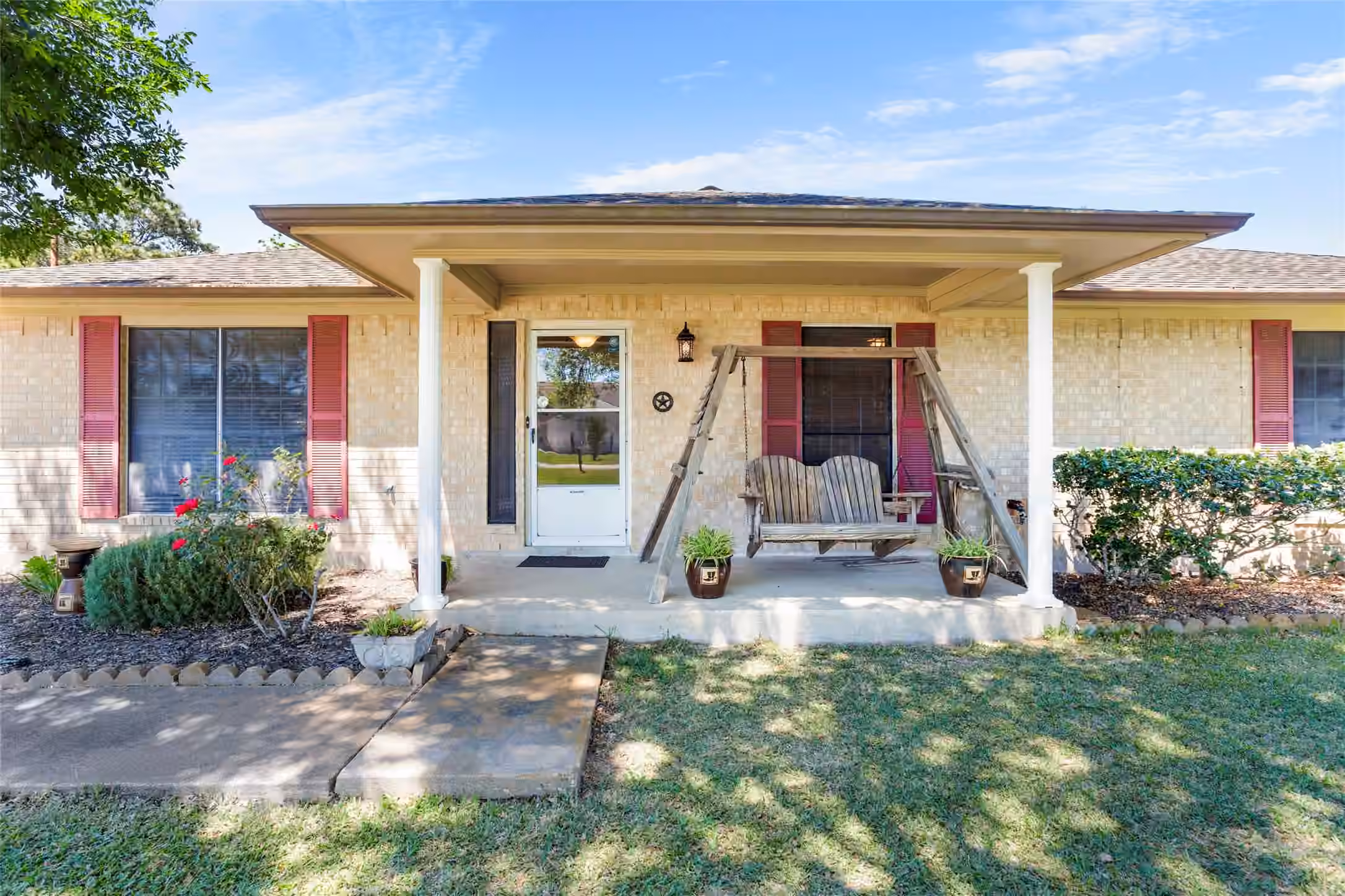 Photo 2 of 5521 Lanis Street, Dickinson, TX