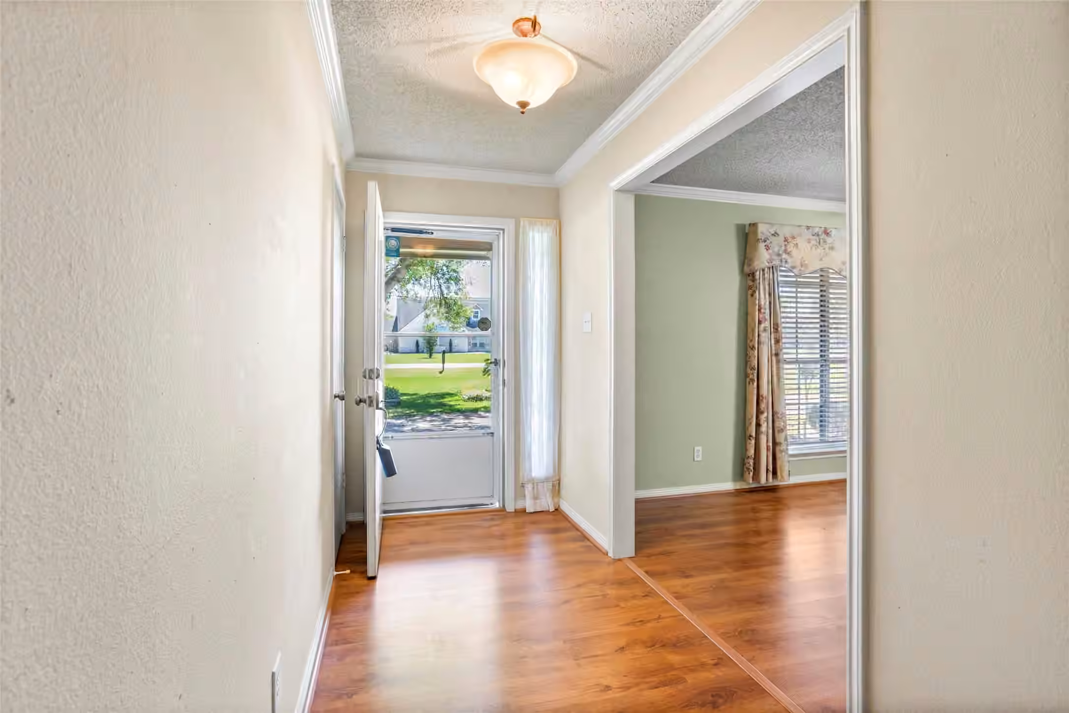 Photo 4 of 5521 Lanis Street, Dickinson, TX