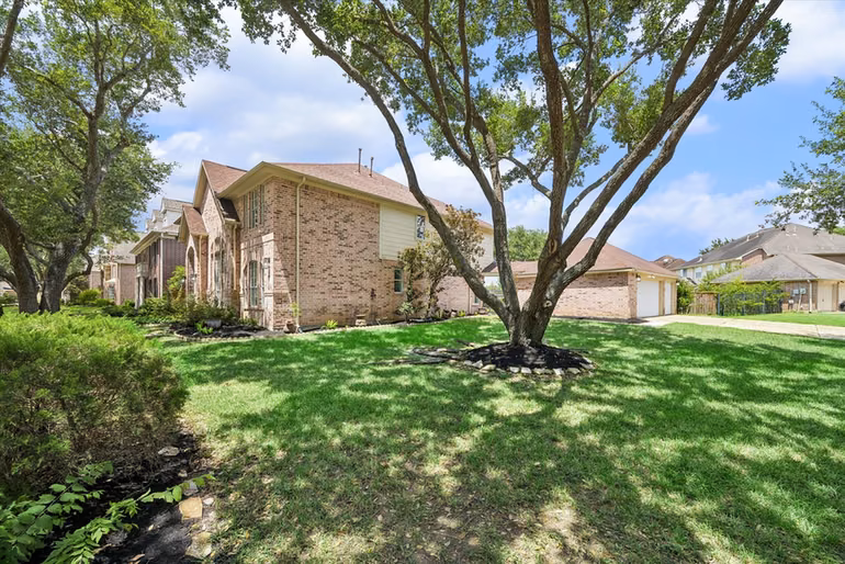 Photo 3 of 39 Oakmere Place, Sugar Land, TX