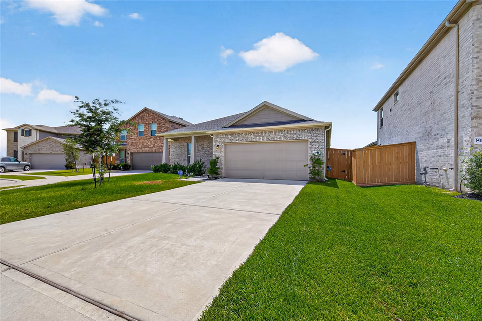Photo 3 of 8111 Star Terrace Drive, Cypress, TX