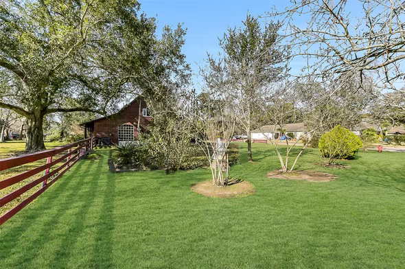 Photo 3 of 222 Quaker Drive, Friendswood, TX