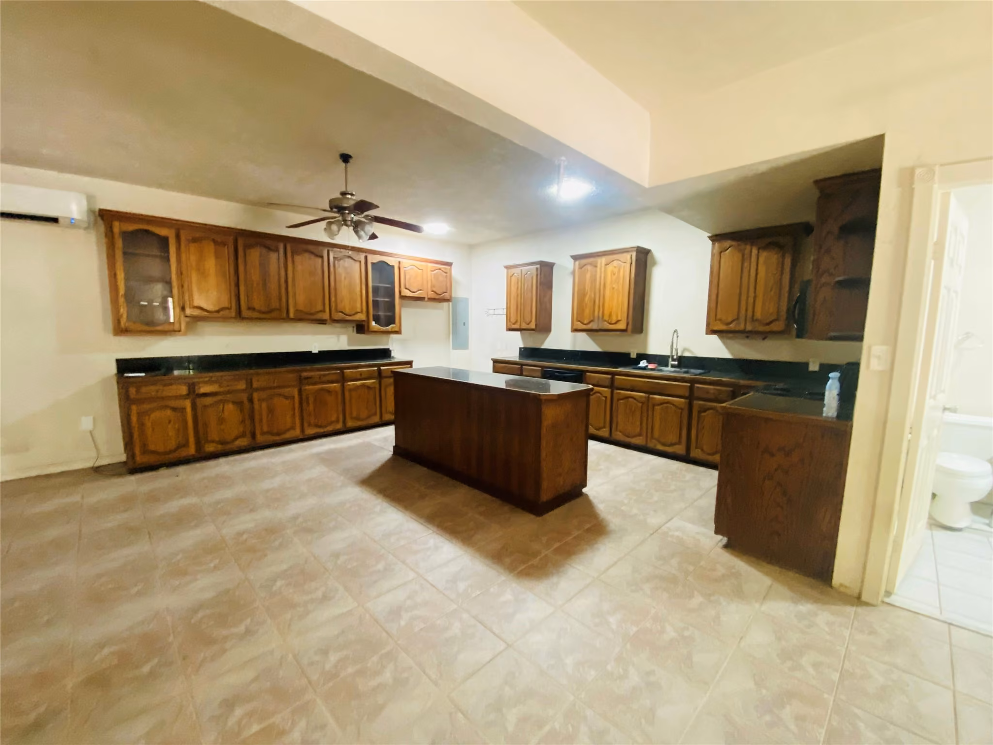 Photo 6 of 2500 Southline Road, Conroe, TX