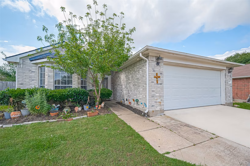 Photo 2 of 17039 Gleneviss Drive, Houston, TX