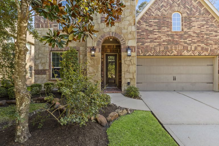 Photo 2 of 103 S Vershire Circle, Magnolia, TX