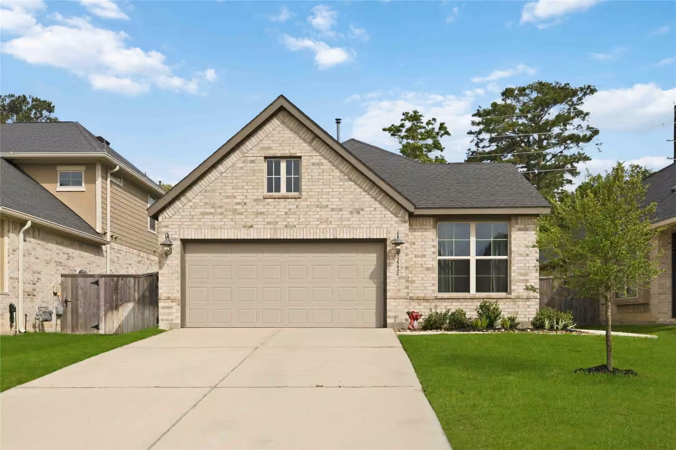 Photo 2 of 35432 Woodtrace Circle, Pinehurst, TX